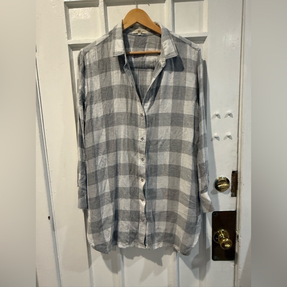 Side Stitch Gray and White Plaid Button-Up Top